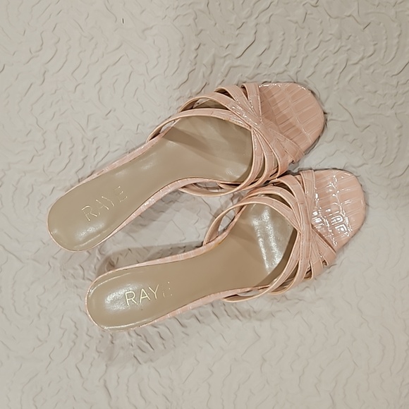 Pink RAYE Drive the Label Heels. Size 8 - Picture 3 of 8